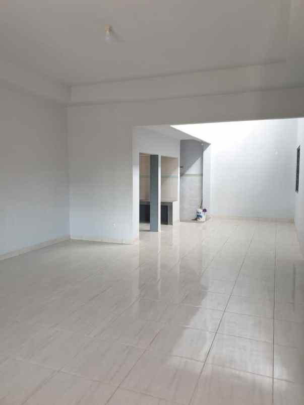 rumah nirwana eksekutif row jalan 3 mobil