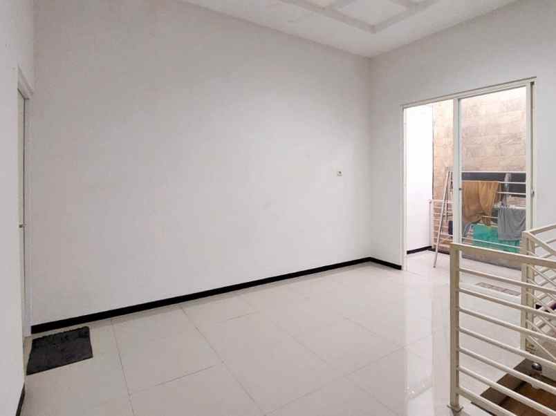 rumah pantai mentari minimalis carport row 3 mobil