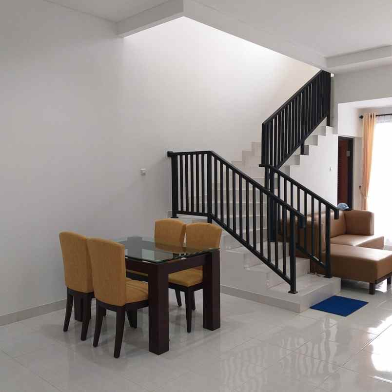 rumah permata safira hadap utara