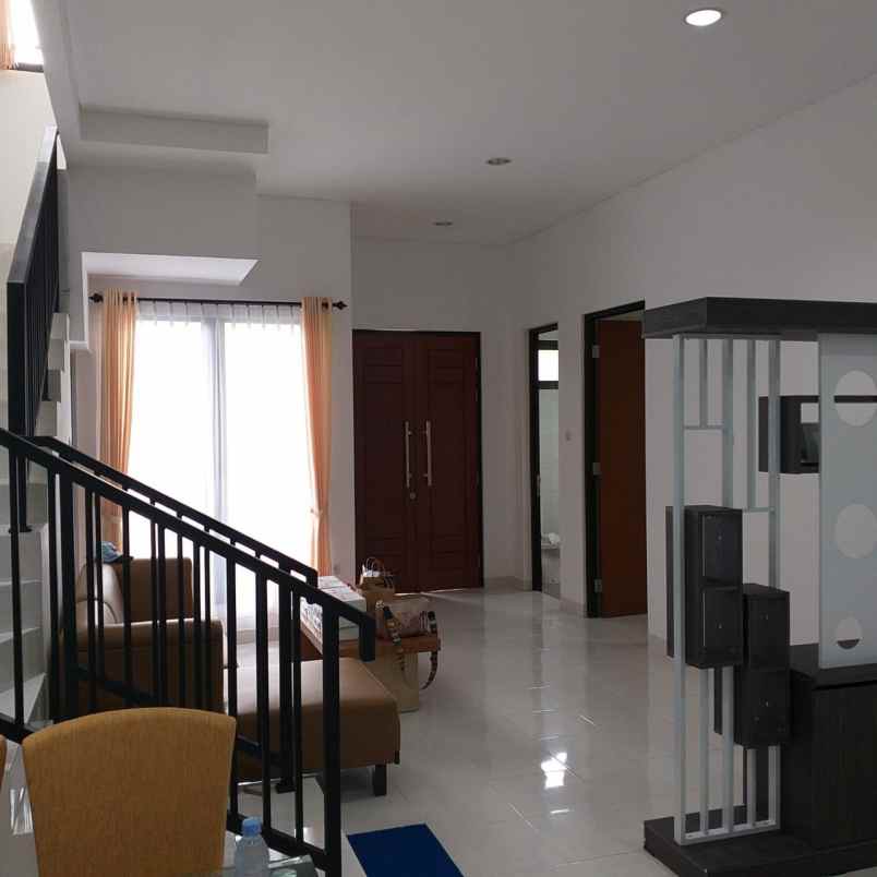rumah permata safira hadap utara
