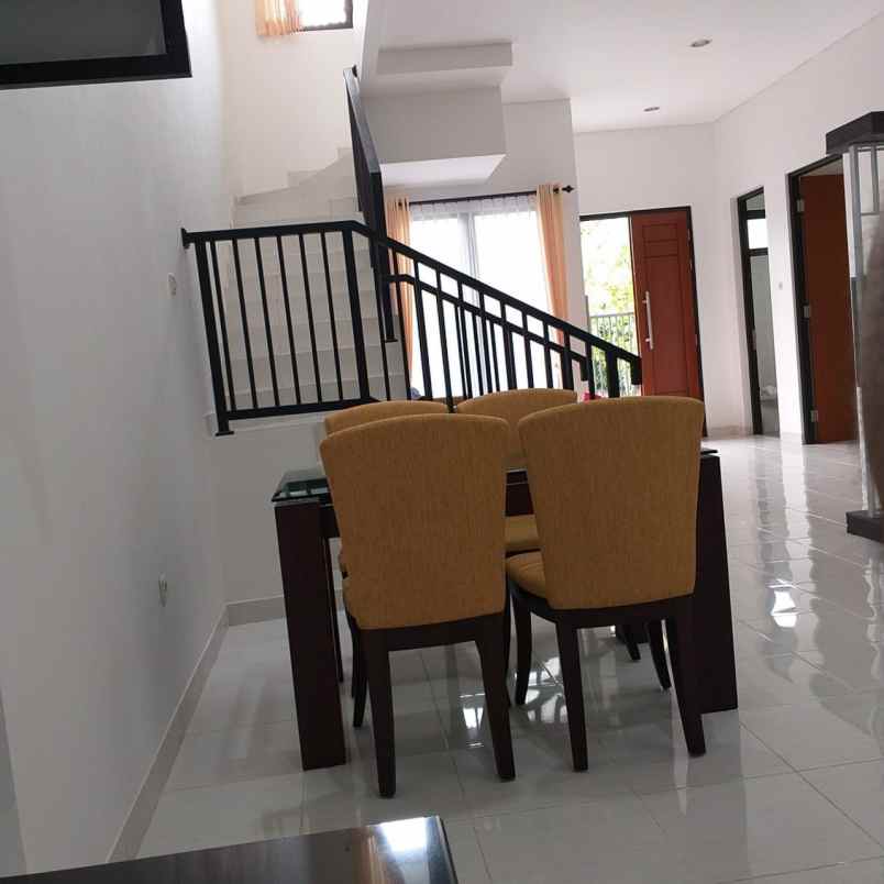 rumah permata safira hadap utara