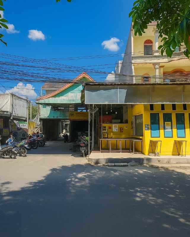 rumah raya nginden semolo strategis
