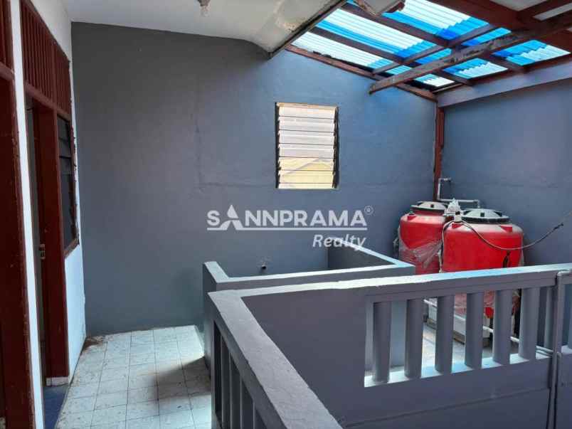 rumah second 2 lantai di beji depok