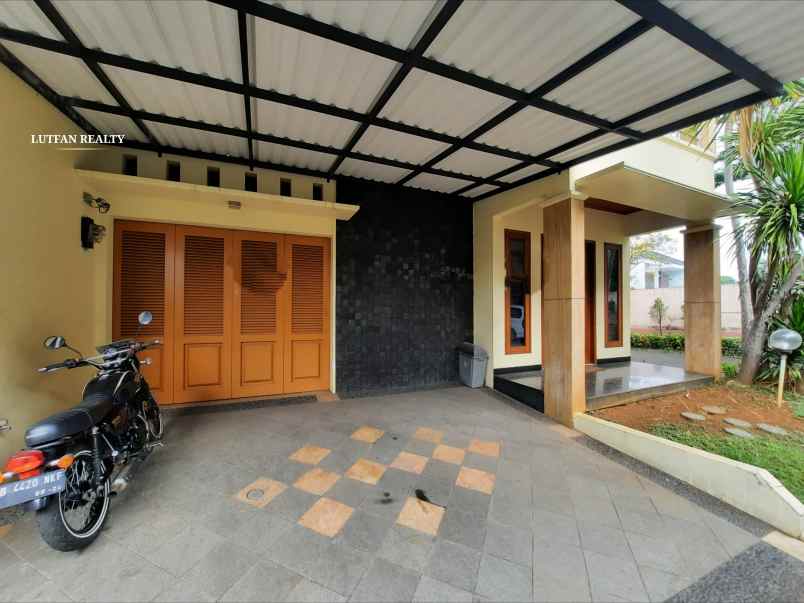 rumah secondary dalam cluster dekat tol andara