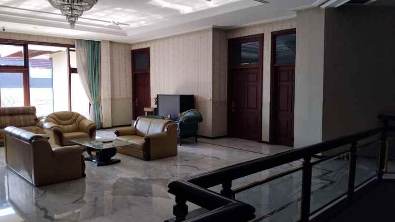 rumah semi minimalis nol jalan raya