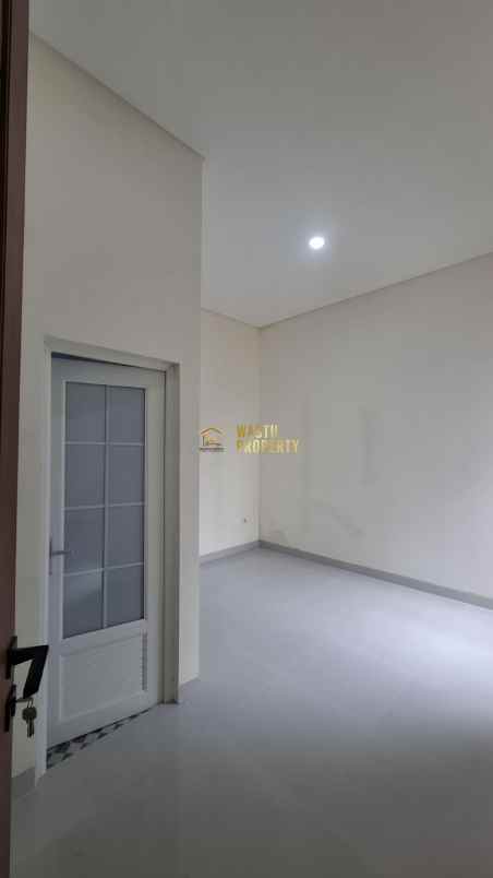 rumah siap huni 2 lantai dekat maguwoharjo sleman