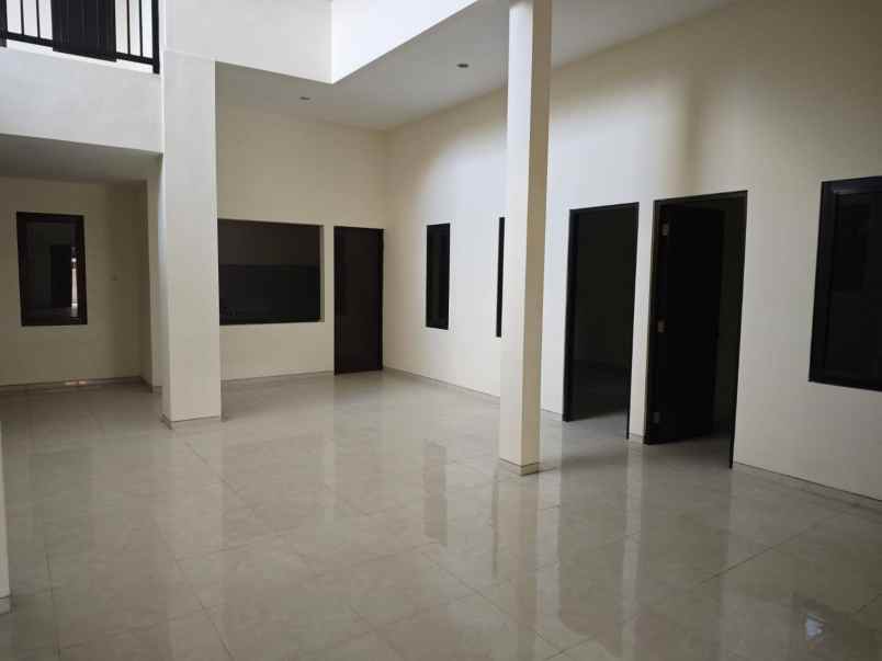 rumah siap huni terawat ngagel surabaya min 2th