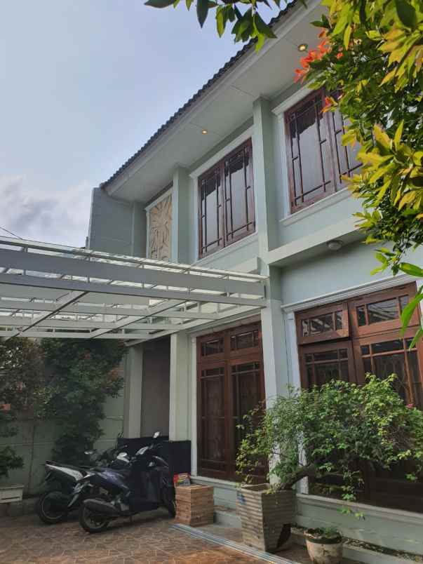 rumah simprug kebayoran lama
