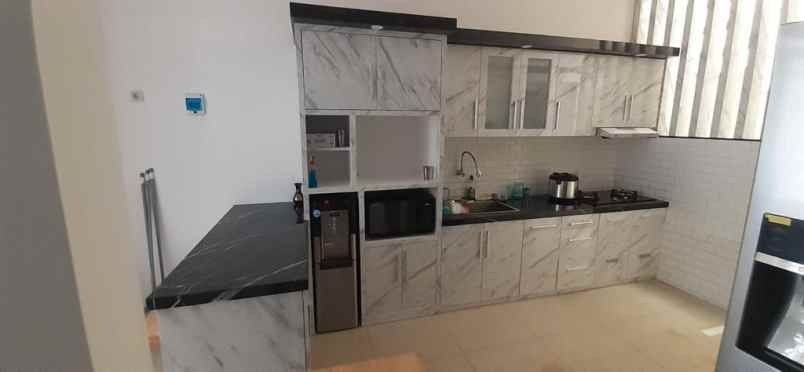 rumah singgasana pradana