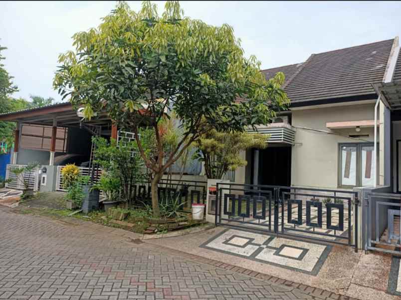 rumah strategis dekat kuliner dan kampus di suhat