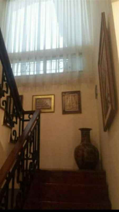 rumah terawat siap huni lokasi strategis di jatipadang