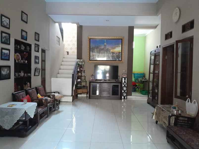 rumah tinggal dan kosan sayap buah batu turangga