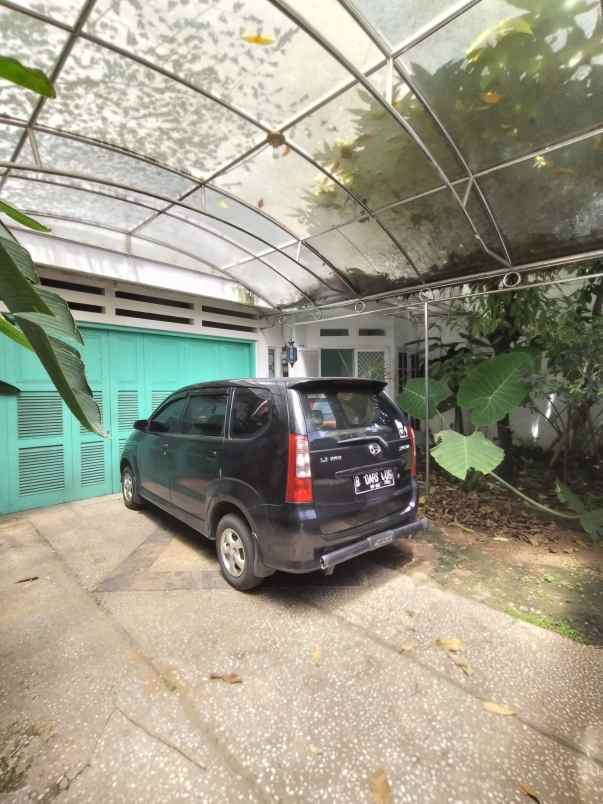 rumah tinggal masih bagus dengan private swimming pool