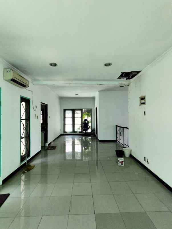 rumah tinggal masih bagus dengan private swimming pool