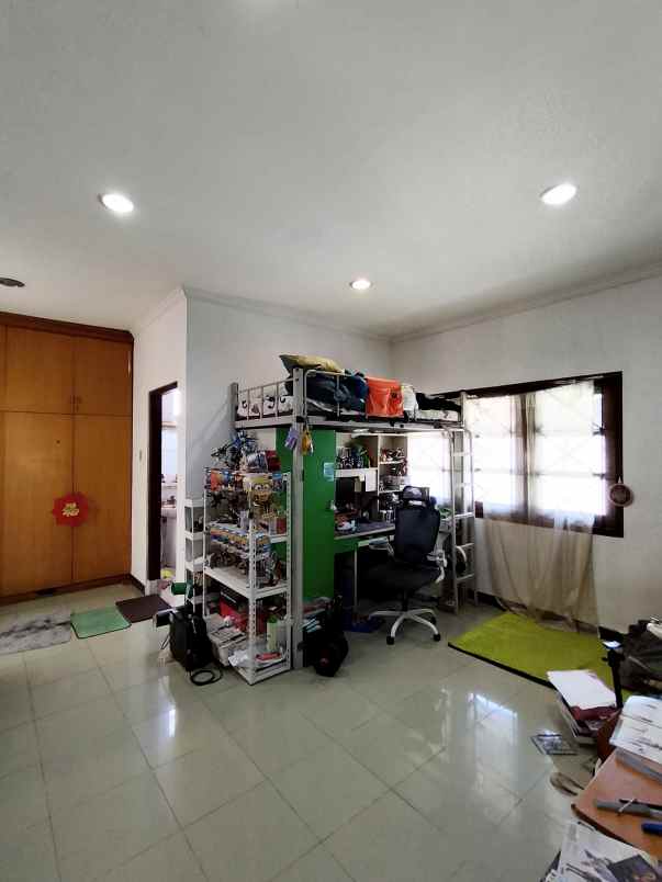 rumah tinggal masih bagus dengan private swimming pool