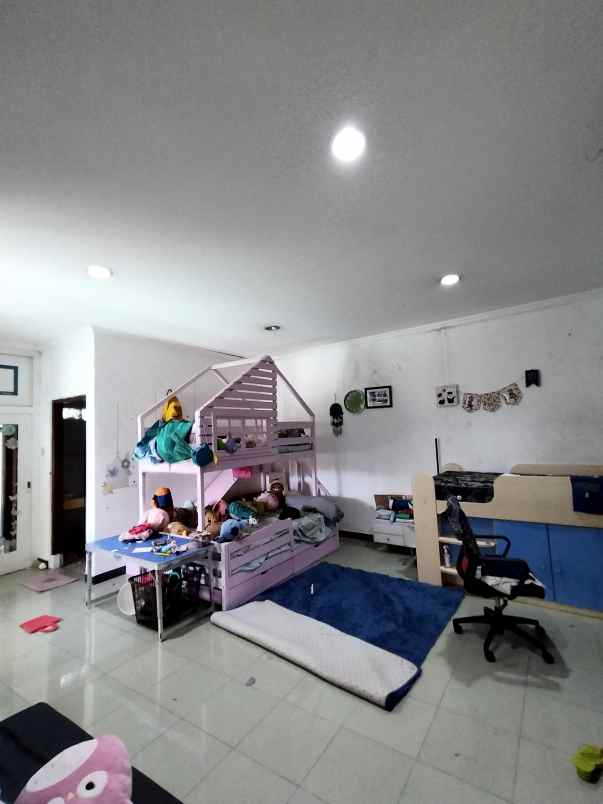 rumah tinggal masih bagus dengan private swimming pool