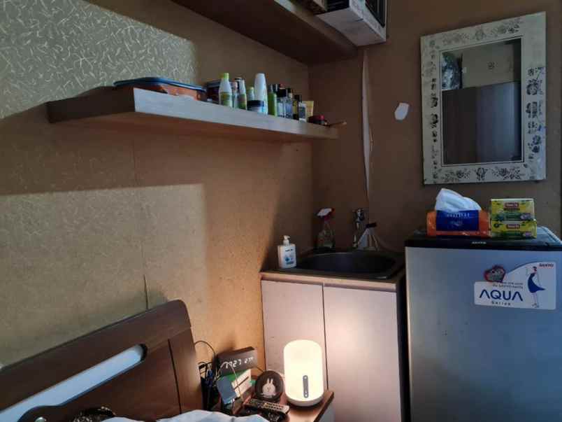 sewa apartemen studio furnish di green pramuka city