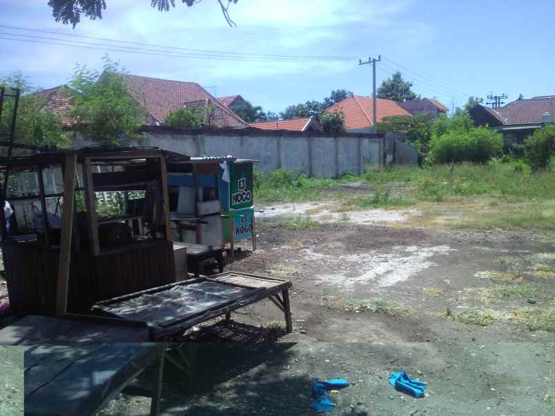 tanah tepi jalan dekat klinik al