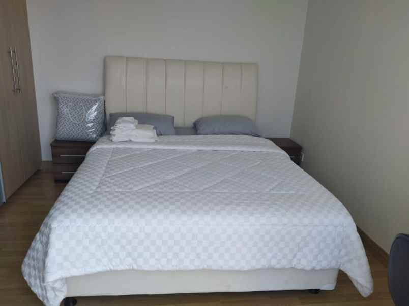 apartemen apartement the peak residence