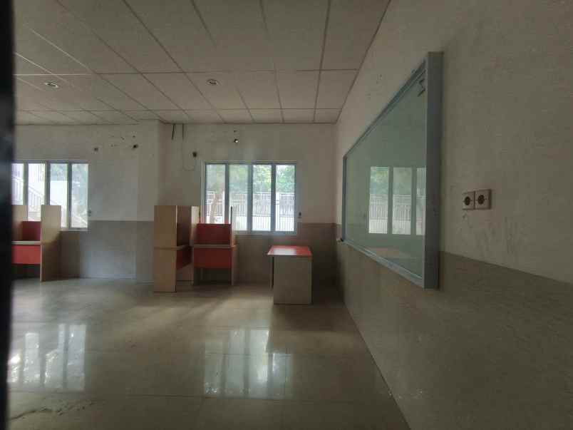 bangunan bekas sekolah lokasi strategis di liliba ntt