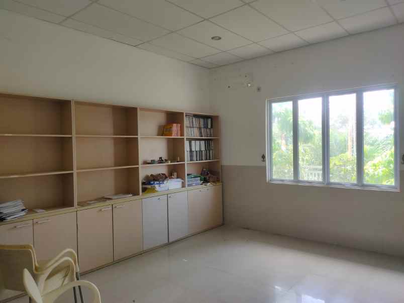 bangunan bekas sekolah lokasi strategis di liliba ntt