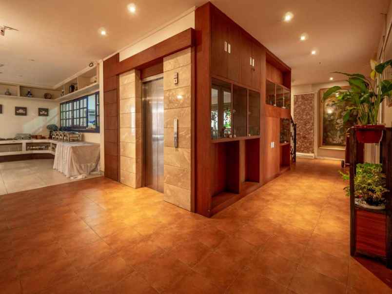 dijual hotel jl blambangan kuta kec