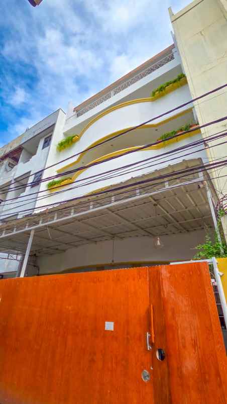 dijual kost jl mangga besar taman sari