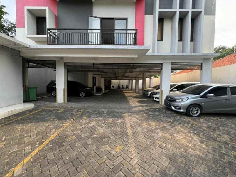 dijual kost jl tenggilis tengah