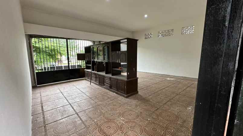 dijual murah hunian klasik asri super spacious 1310m