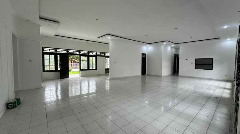 dijual murah hunian klasik asri super spacious 1310m