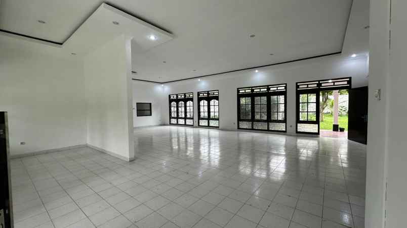 dijual murah hunian klasik asri super spacious 1310m