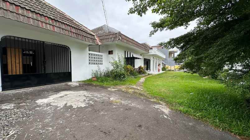 dijual murah hunian klasik asri super spacious 1310m