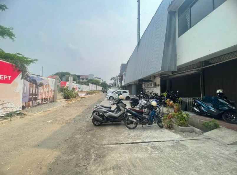 dijual ruko kosong di taman kebon jeruk jakarta barat