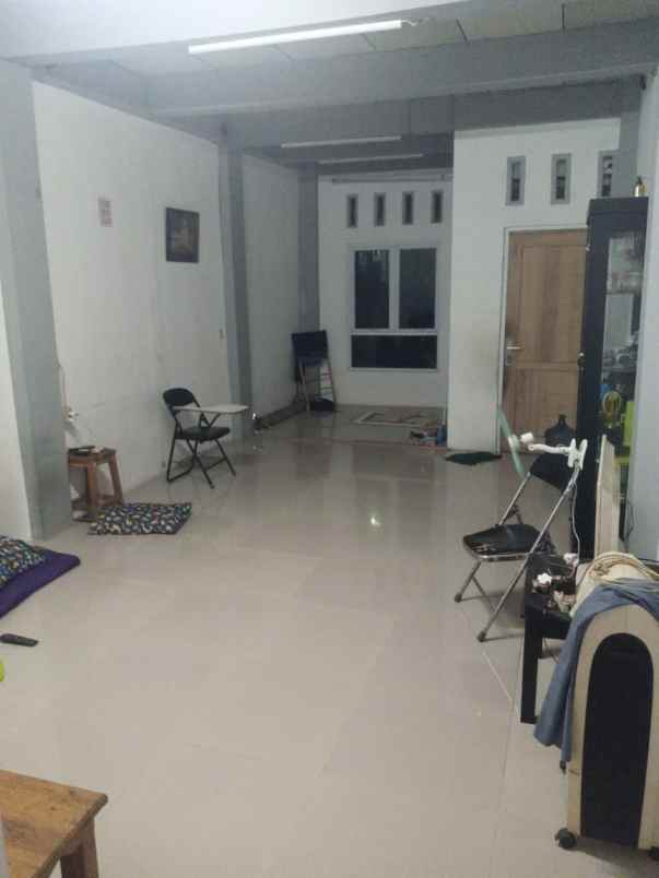 dijual rumah 2 lantai