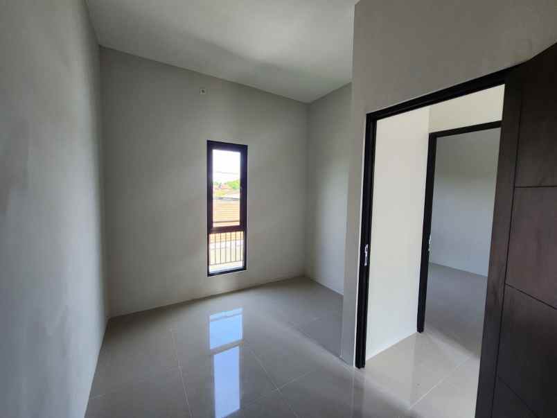 dijual rumah 2 lantai vila indah pulorejo mojokerto