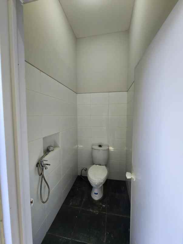 dijual rumah 2 lantai vila indah pulorejo mojokerto