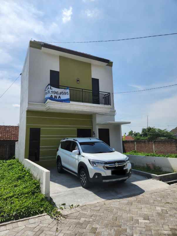 dijual rumah 2 lantai vila indah pulorejo mojokerto