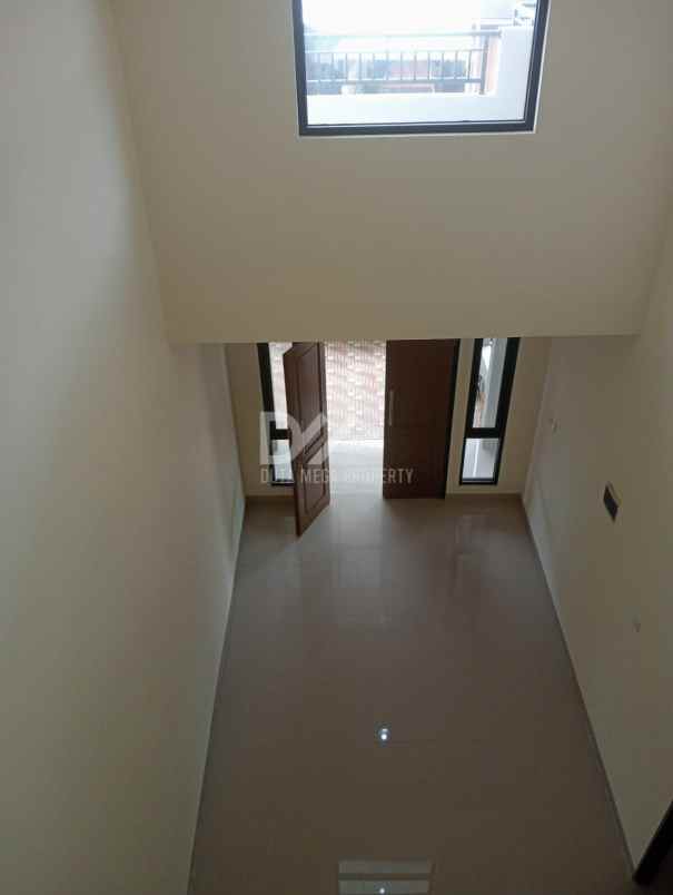 dijual rumah 3 lantai di bsd city