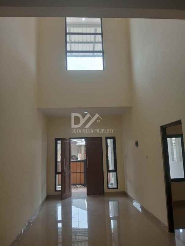 dijual rumah 3 lantai di bsd city