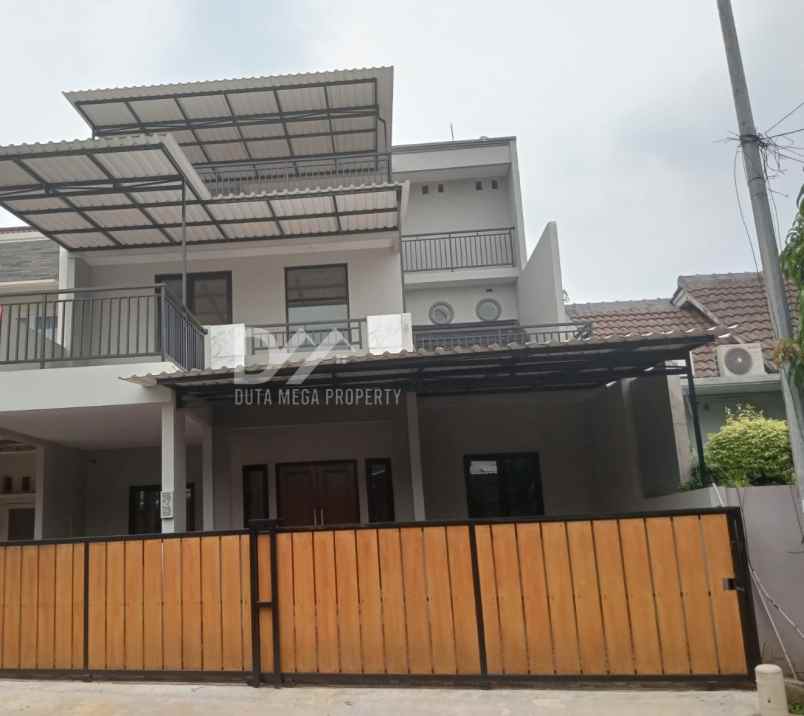 dijual rumah 3 lantai di bsd city