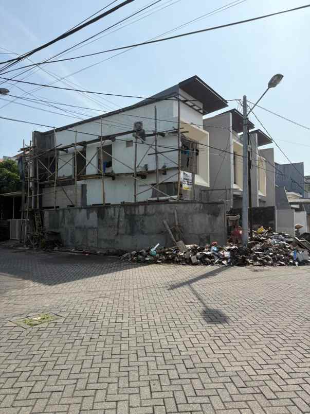 dijual rumah araya