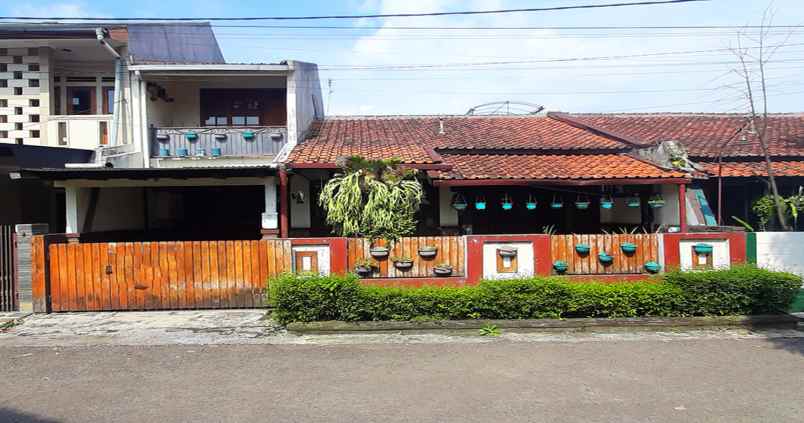 dijual rumah atletik