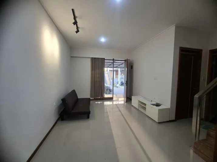 dijual rumah awiligar