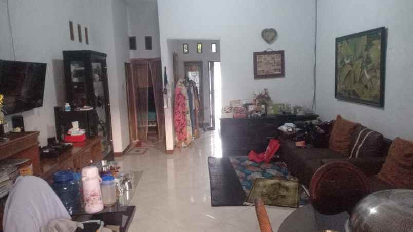 dijual rumah bagus strategis pinggir jalan jagakarsa