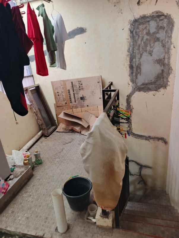 dijual rumah banguny