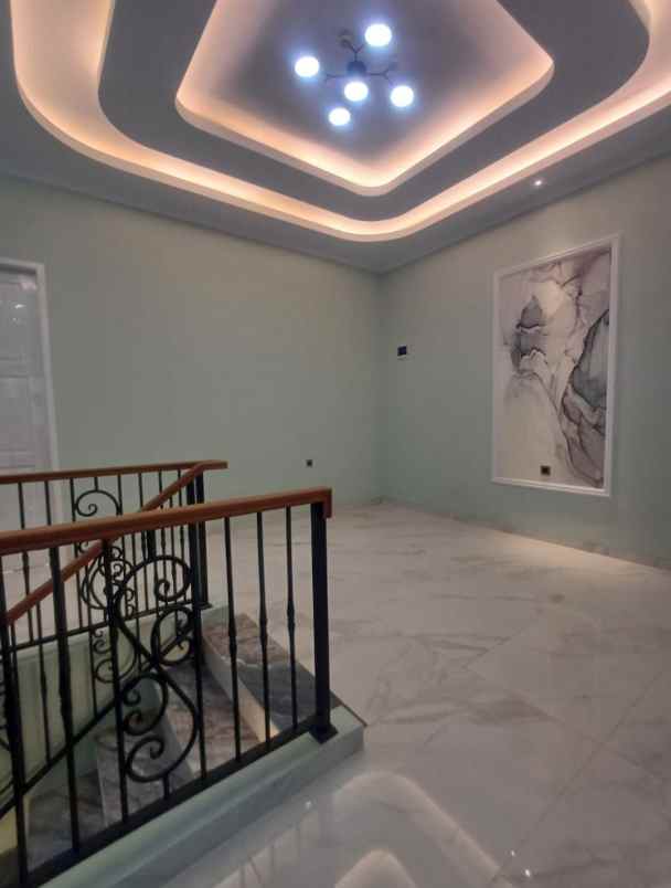 dijual rumah baru bangun