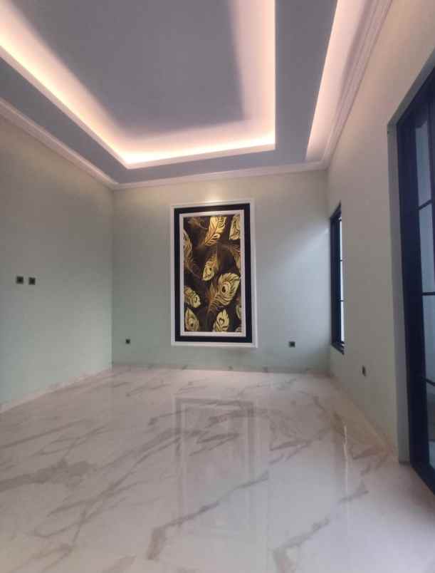 dijual rumah baru bangun