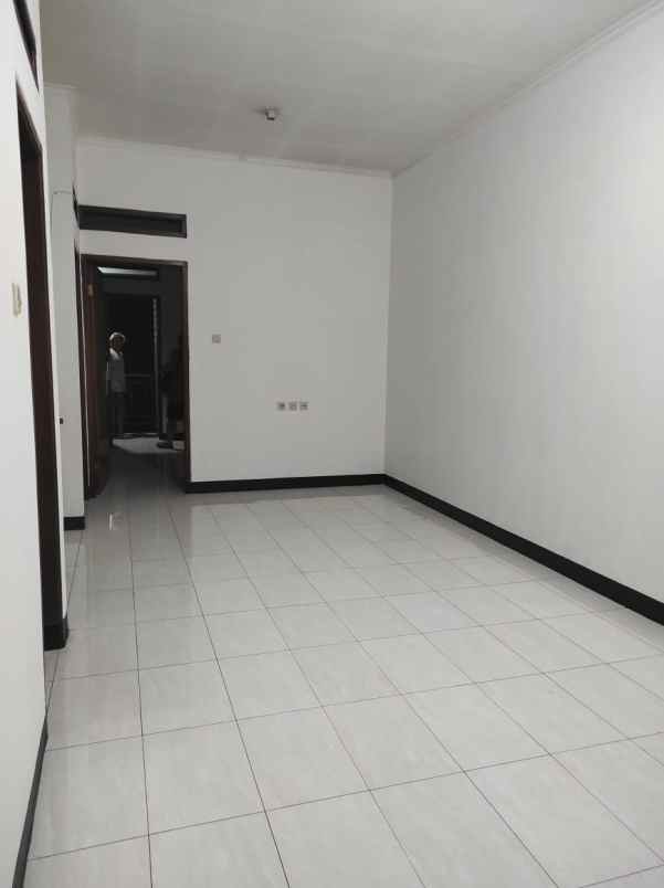 dijual rumah batu indah