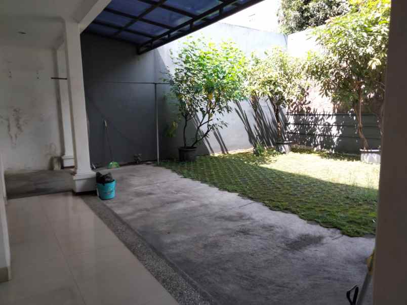 dijual rumah batununggal