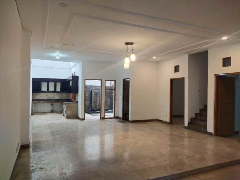 dijual rumah batununggal